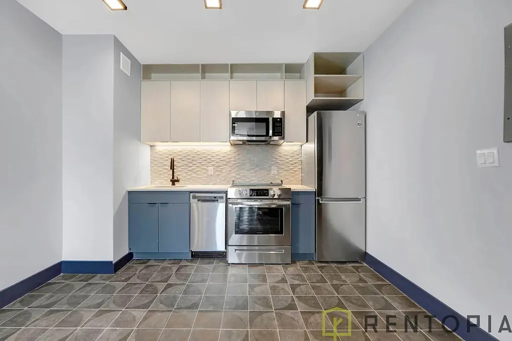 475 Grand Street - Photo 3
