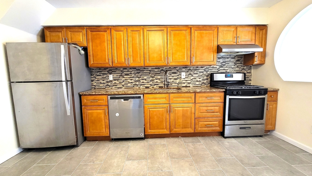 170-20 Lithonia Avenue - Photo 0