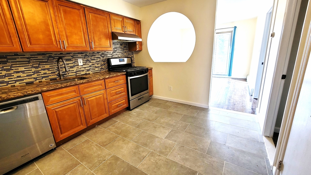 170-20 Lithonia Avenue - Photo 3