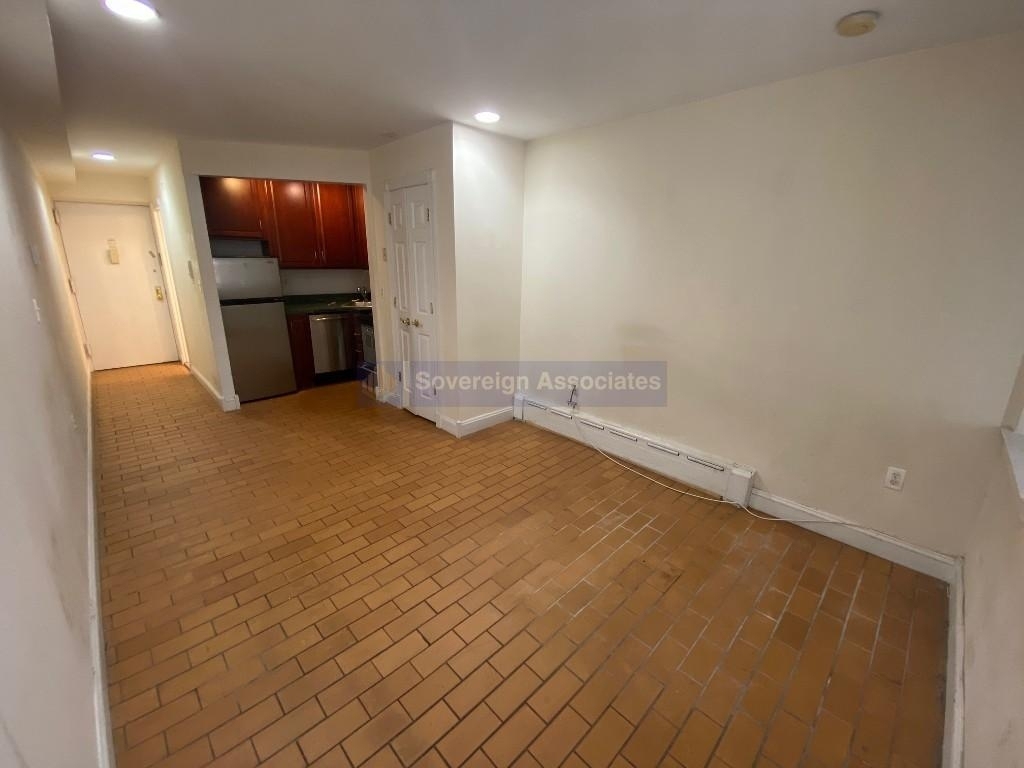 525 West 49th Street - Photo 3