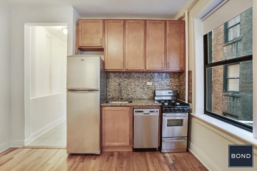 245 West 51st Street - Photo 2