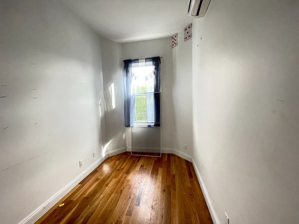 295 Wyckoff Street - Photo 3