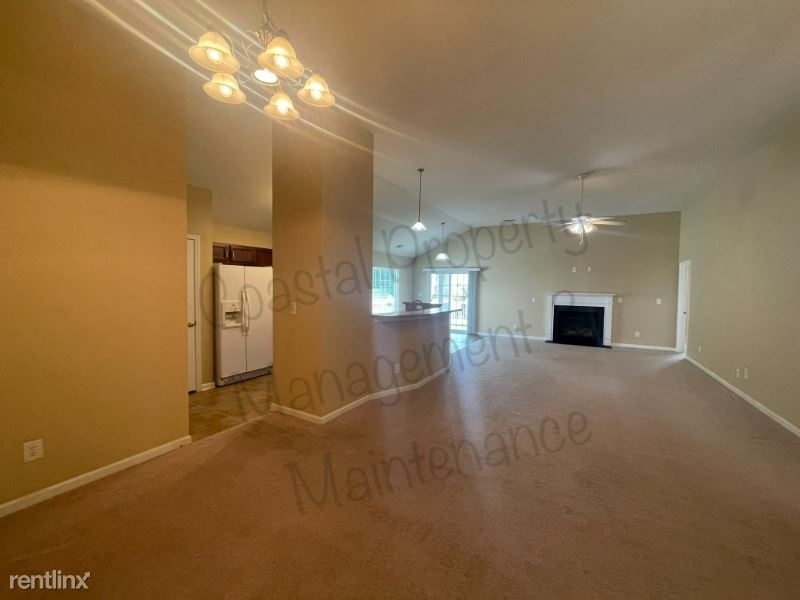 1196 Great Lakes Cir - Photo 3