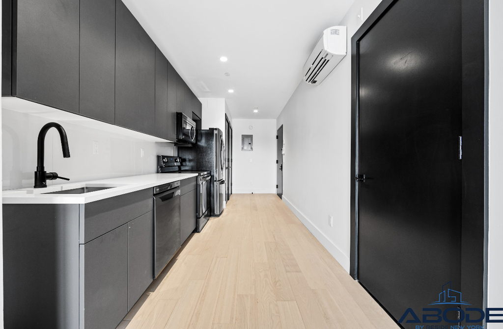 458 East 25th Street - Photo 5