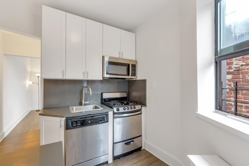 9th Ave/ 48 - Photo 2
