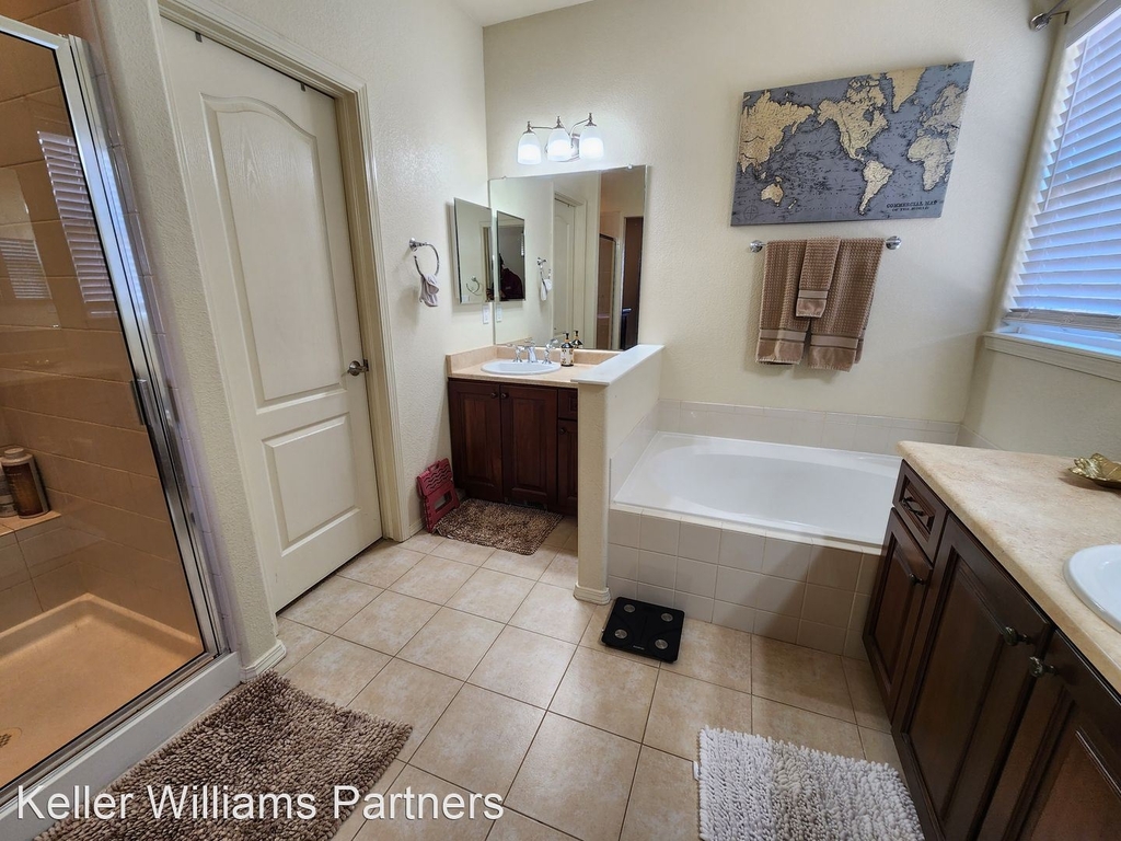 8138 Cedarstone Ln - Photo 10