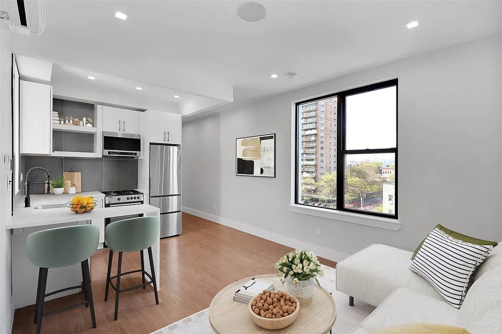 90 Manhattan Avenue - Photo 1