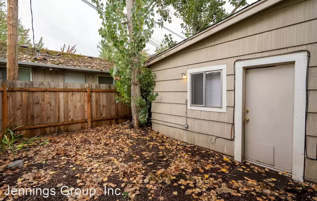 270 E 16th Ave - Photo 12