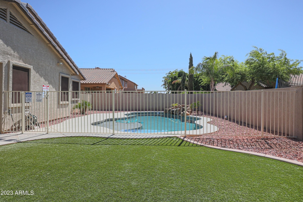 11863 W Alvarado Road - Photo 40