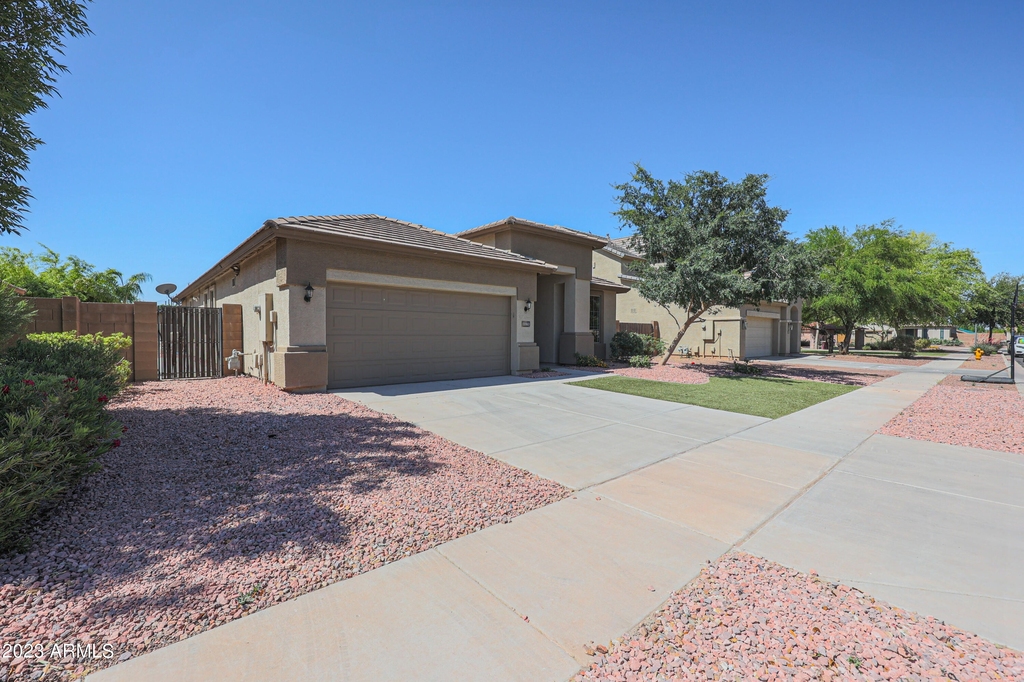 11863 W Alvarado Road - Photo 0