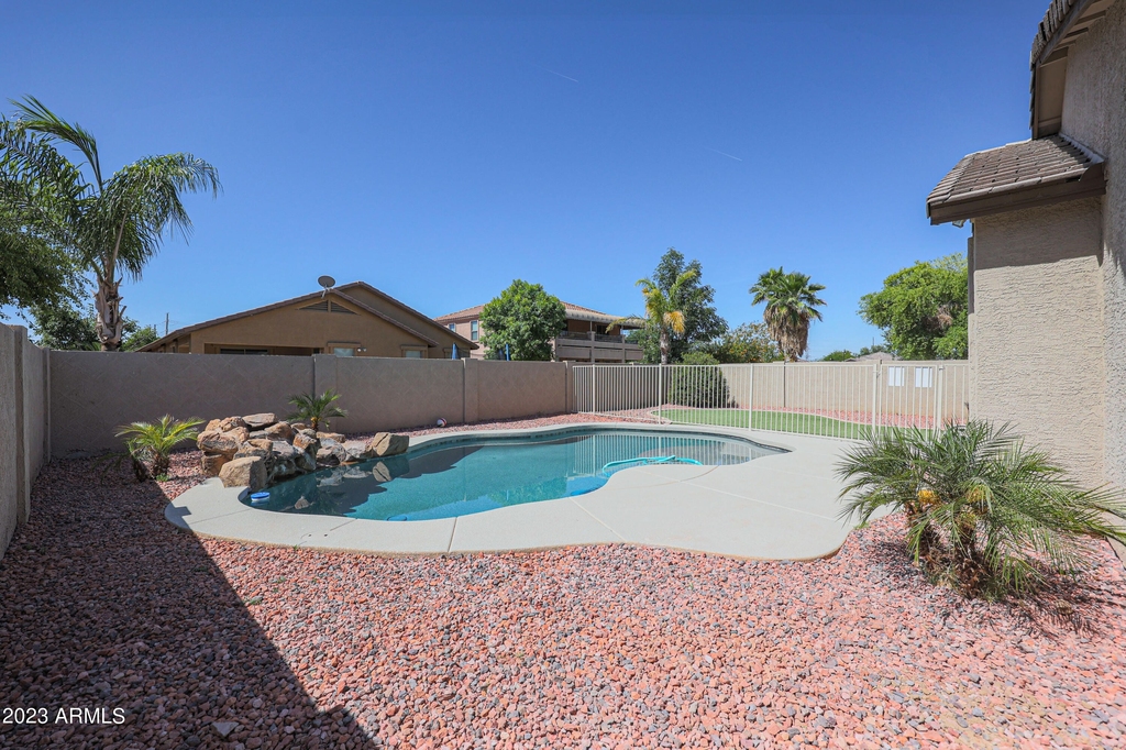 11863 W Alvarado Road - Photo 41