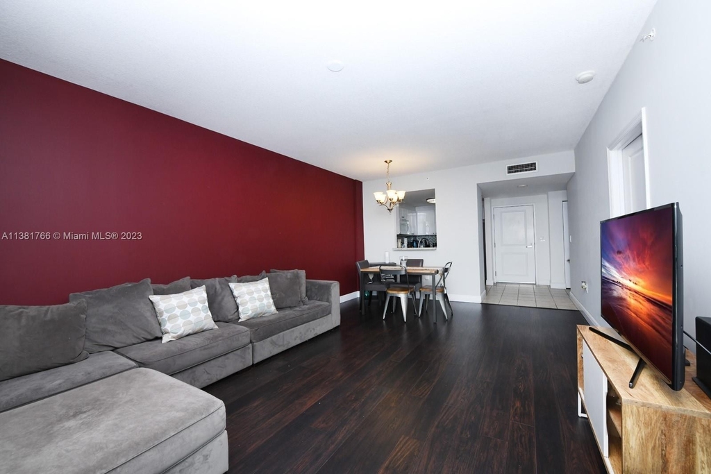 1250 S Miami Ave - Photo 2