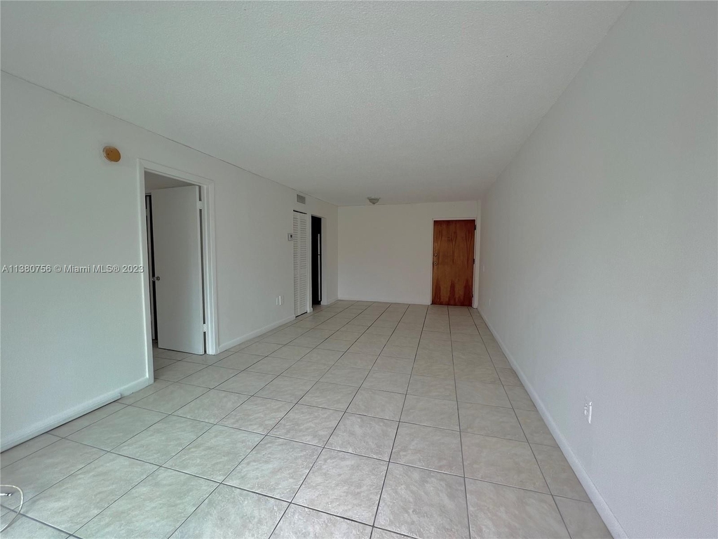 2920 Sw 28th Ter - Photo 4