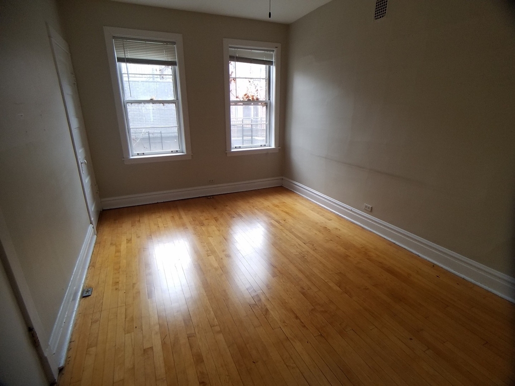 1822 N Wood Street - Photo 2