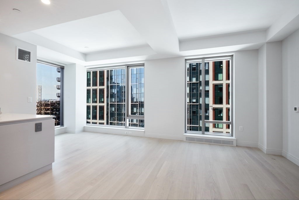 135 Seaport Blvd - Photo 2