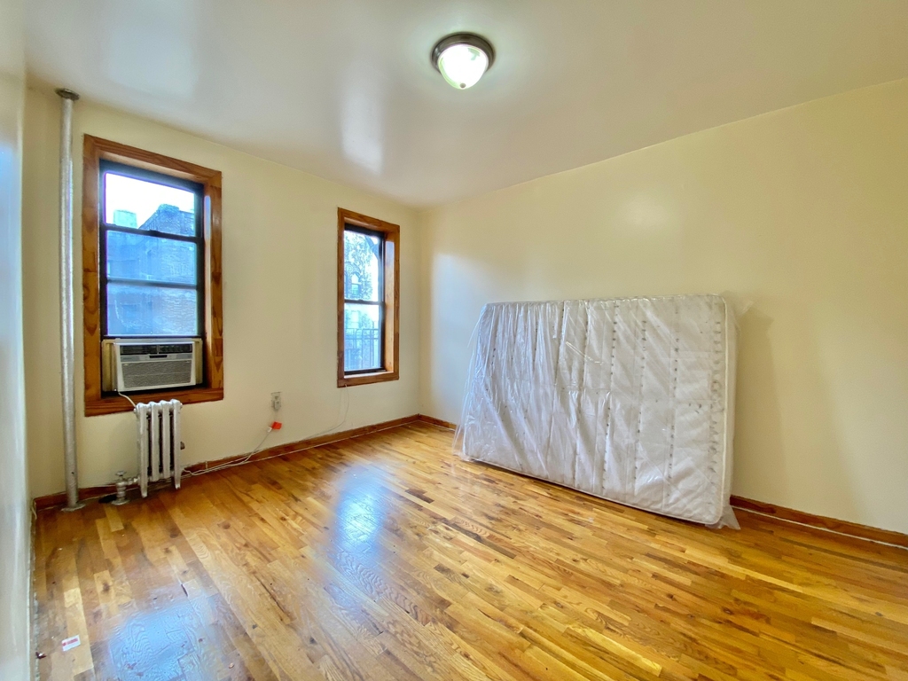 281 Crown Street - Photo 3