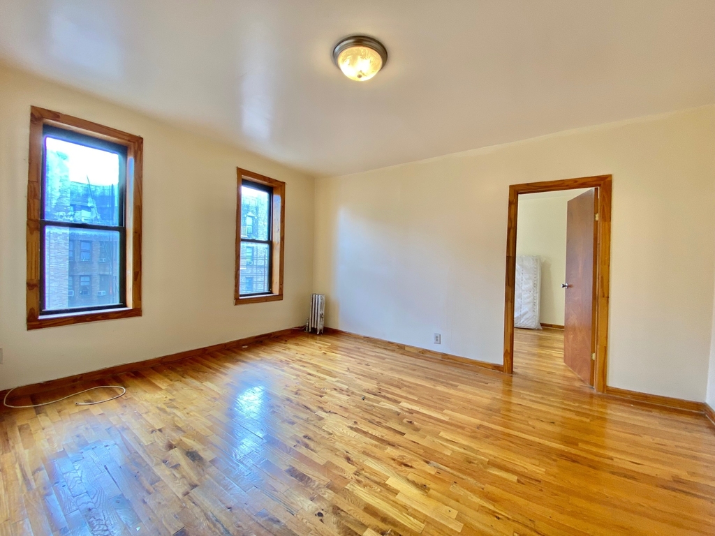 281 Crown Street - Photo 2