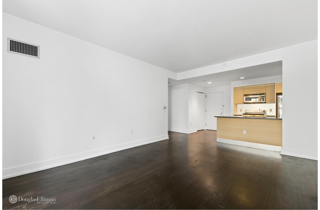 350 W 42nd St - Photo 5