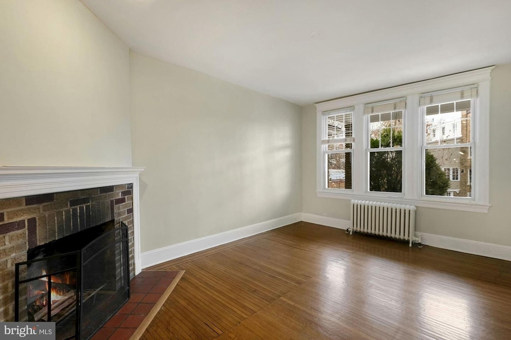 1917 Kenyon St Nw - Photo 4