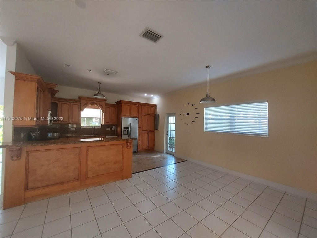 8105 Sw 17th Ter - Photo 6