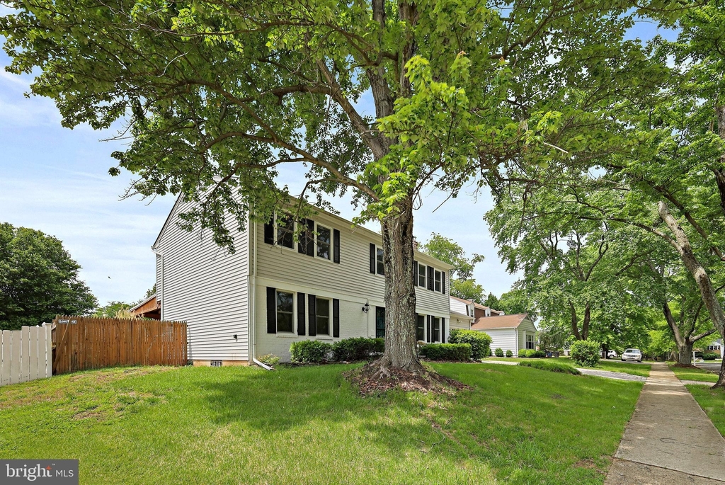 9009 Loughran Road - Photo 4