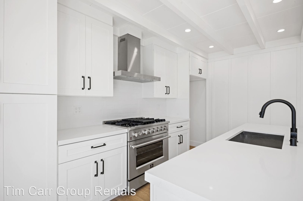 243 E 20th St - Photo 11