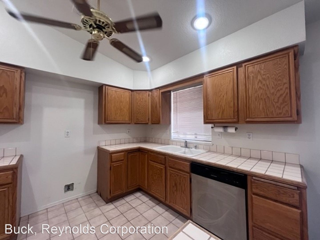 2524 Southridge - Photo 10