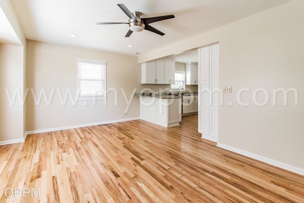 3421 S 122 Street - Photo 5