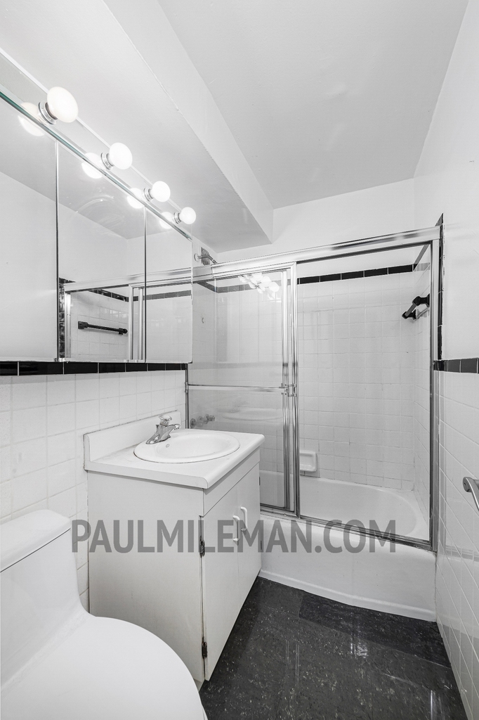 East 46th st - Photo 6
