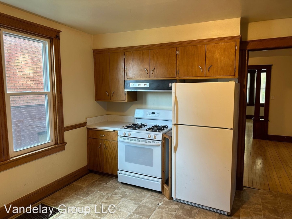 2404 N Dousman St - Photo 3