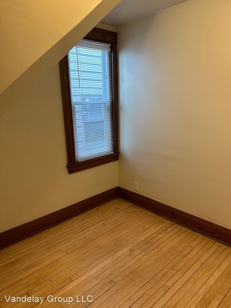 2404 N Dousman St - Photo 8