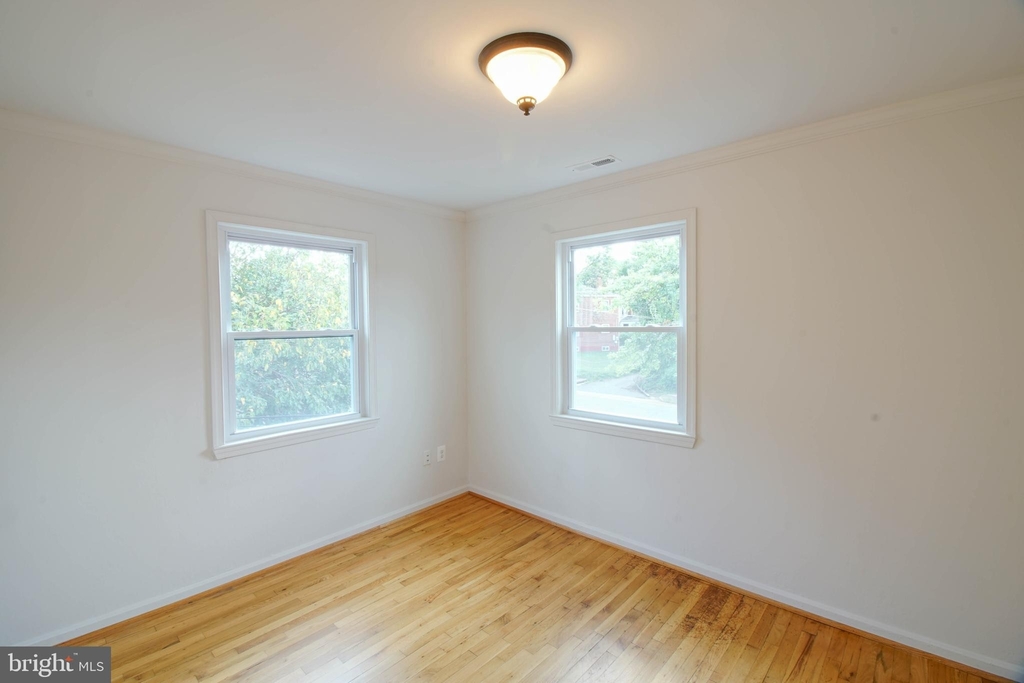 2233 Arlington Terrace - Photo 8