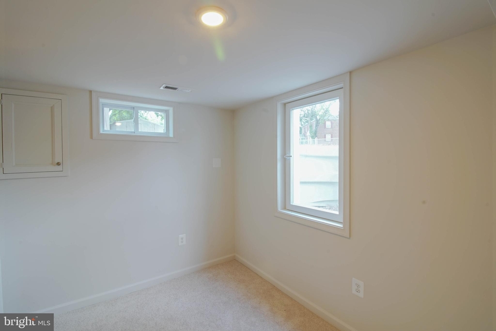 2233 Arlington Terrace - Photo 11