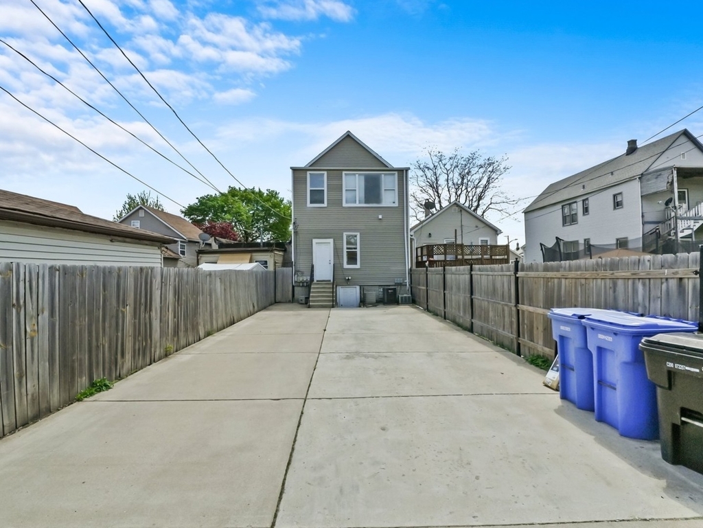 518 W 45th Place - Photo 11
