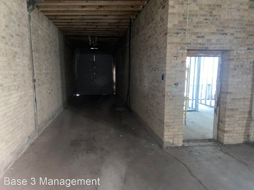 2050 W Irving Park Rd - Photo 3