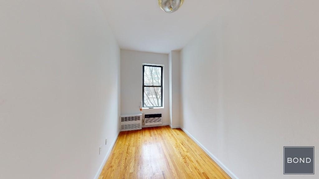 East 65 Street - Photo 5