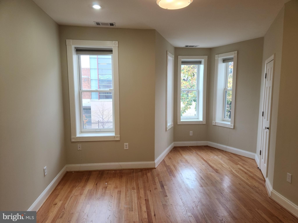 520 4th Street Ne - Photo 8