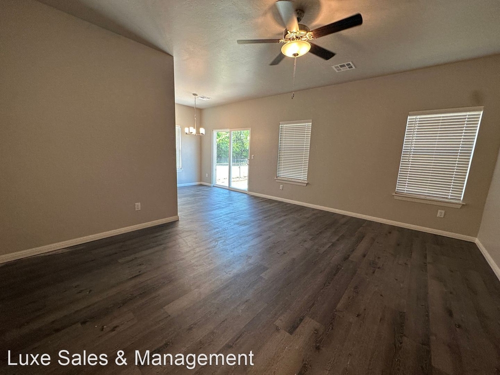 3513 Hillside Drive - Photo 5