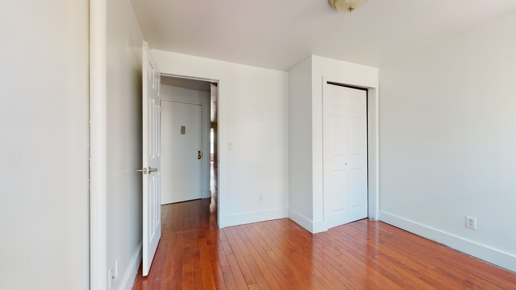 125 East 7th Street - Photo 5