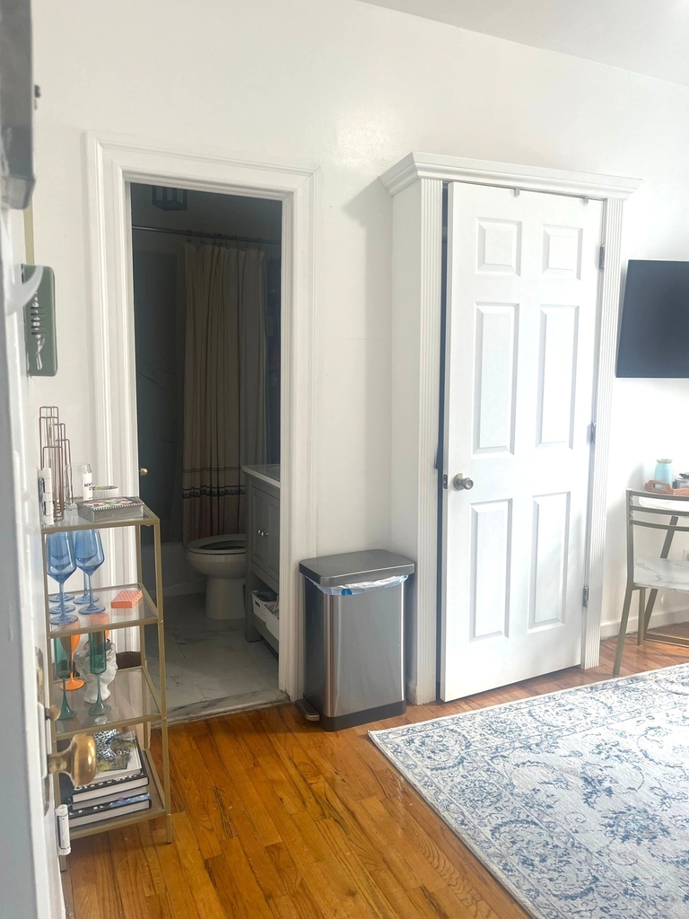 July 1st Move In - East Village East 6th St/Ave D - Photo 5