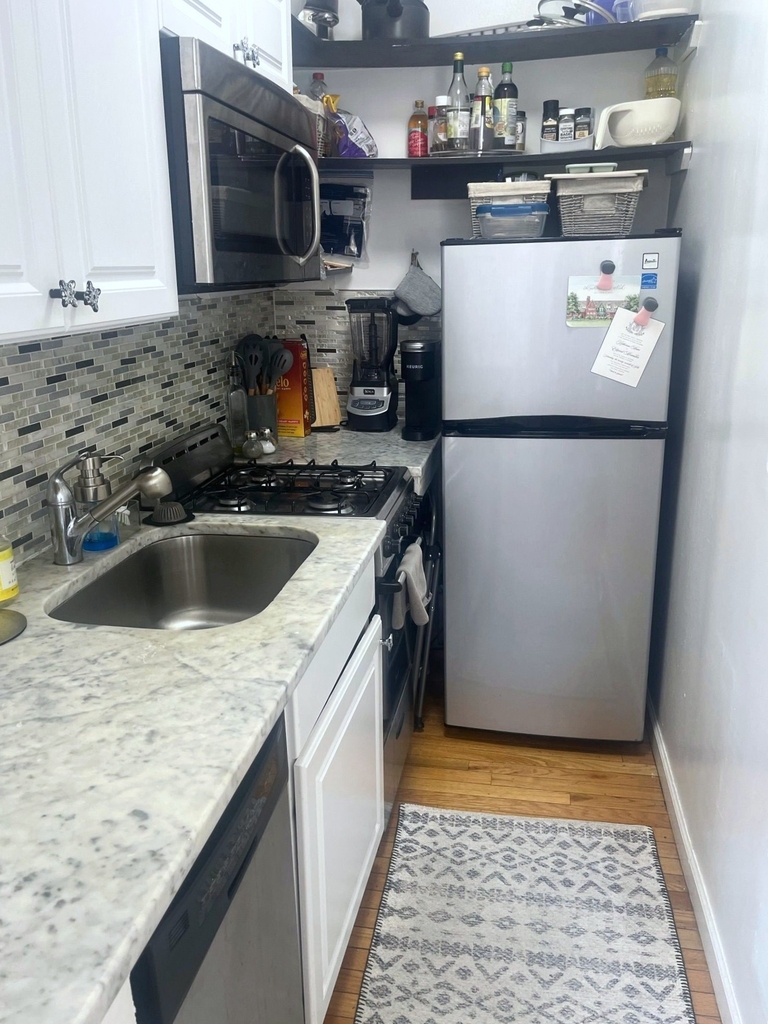 July 1st Move In - East Village East 6th St/Ave D - Photo 2