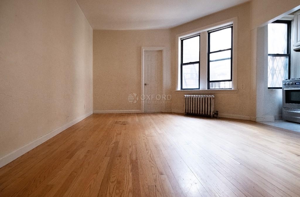 218 W 10th - Photo 2