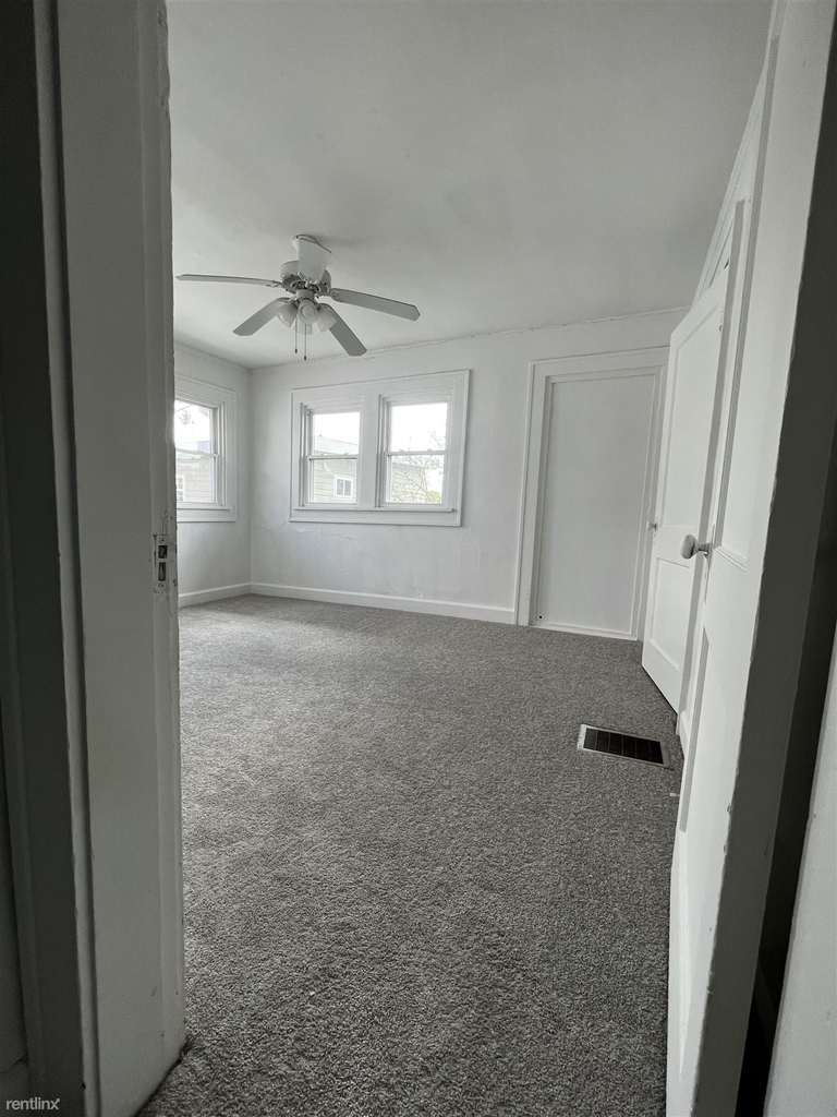 3127 North Kenwood Avenue - Photo 2