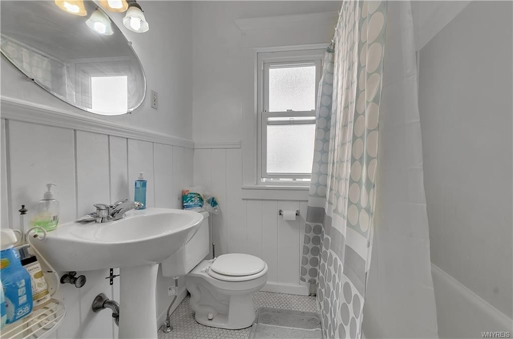 477 Winspear Avenue - Photo 4