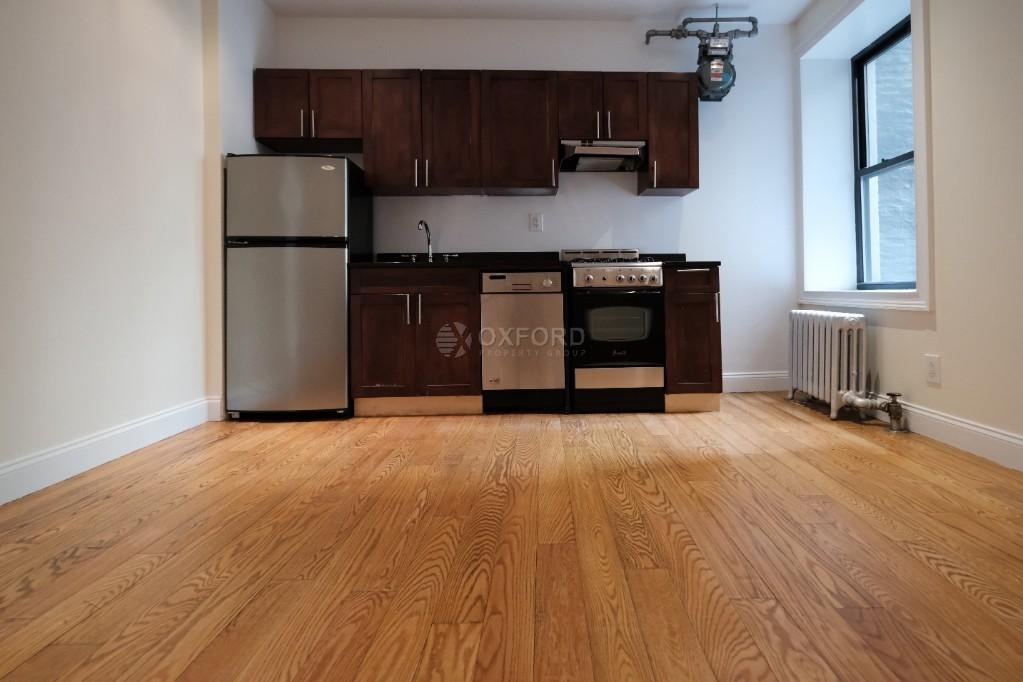 207 West 11th Street - Photo 2