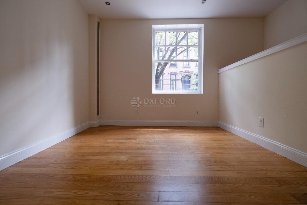 207 West 11th Street - Photo 0