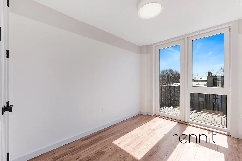 770 Lexington Avenue - Photo 4