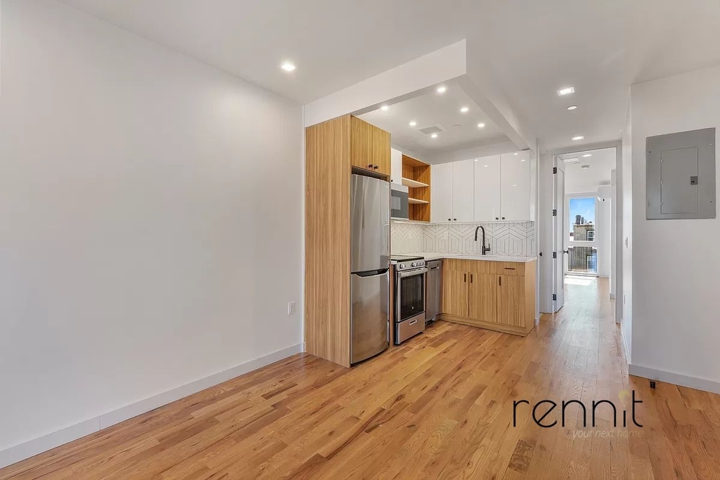770 Lexington Avenue - Photo 0