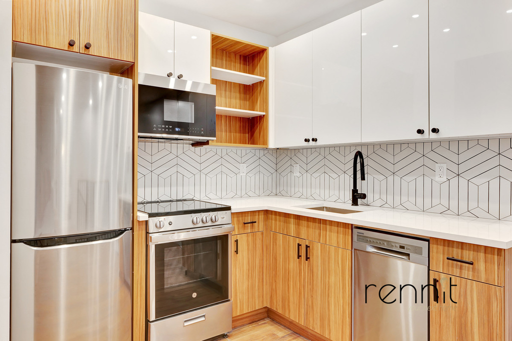 770 Lexington Avenue - Photo 2