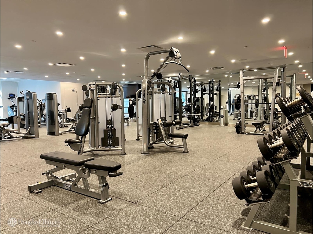 721 Fifth Ave - Photo 3